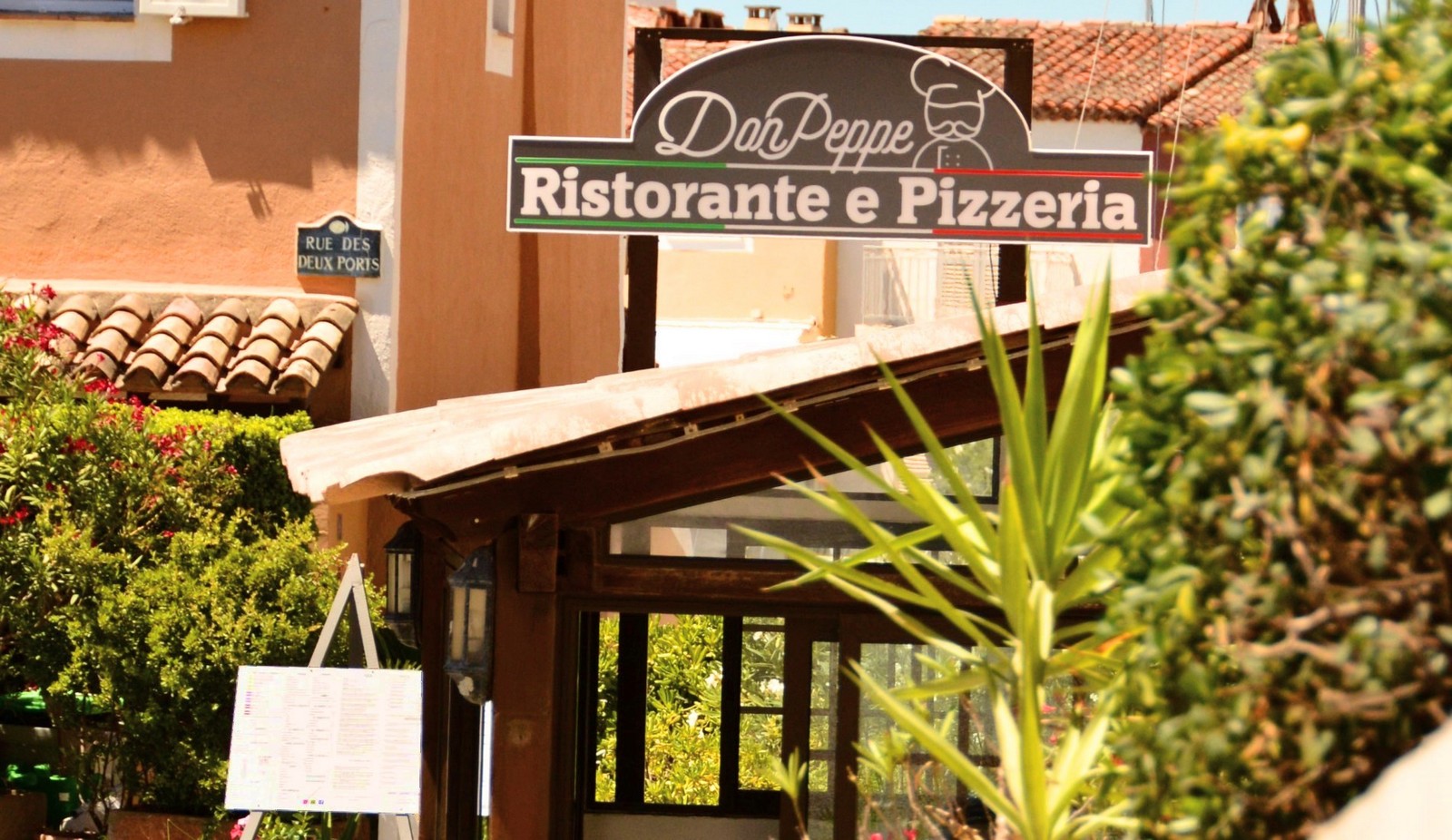 Le restaurant Don Pepe à Port Grimaud, Golfe de Saint-Tropez